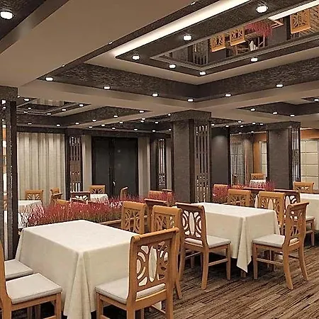 Komitite Complex 3*
